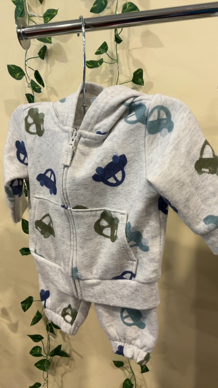 Carter’s Sweatsuit 3 months