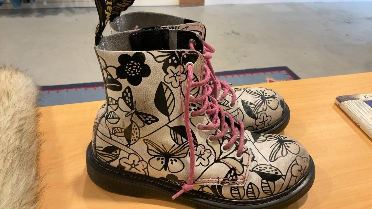 Dr. Martens Boots Men’s 4