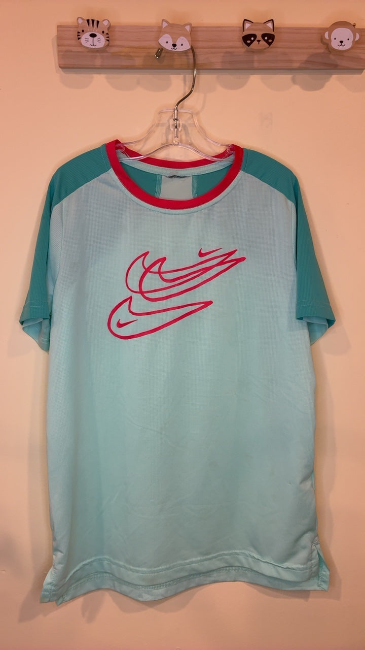 Nike T-Shirt | Size 10.11