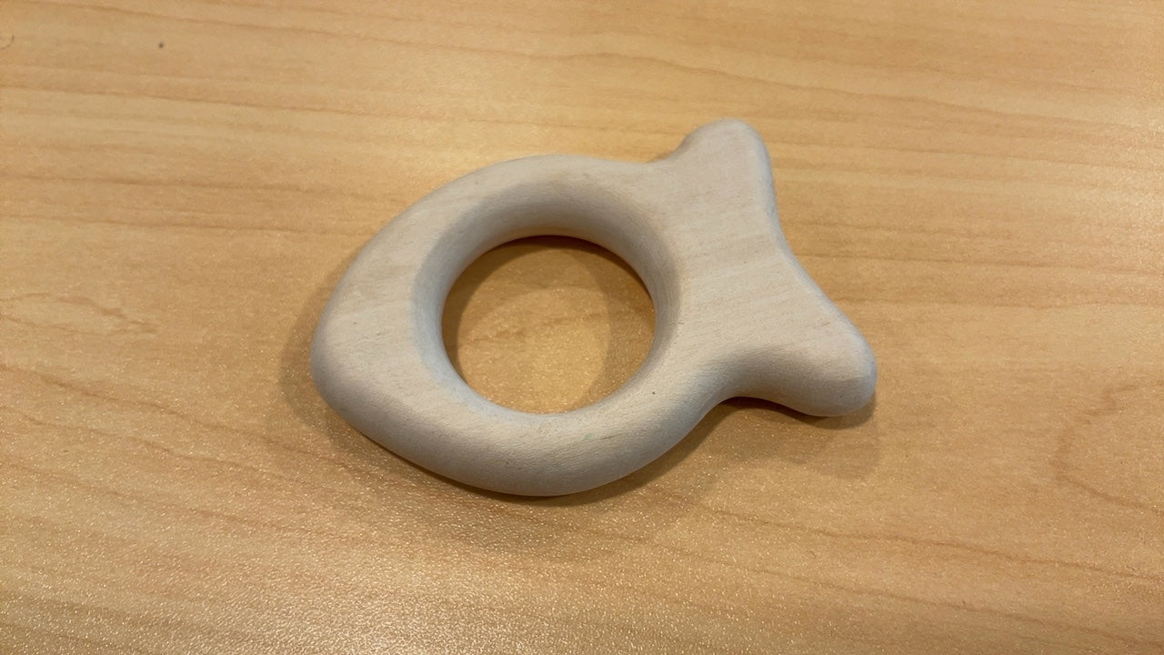 Grünspecht Wooden Shovel Fish Design Teething Ring