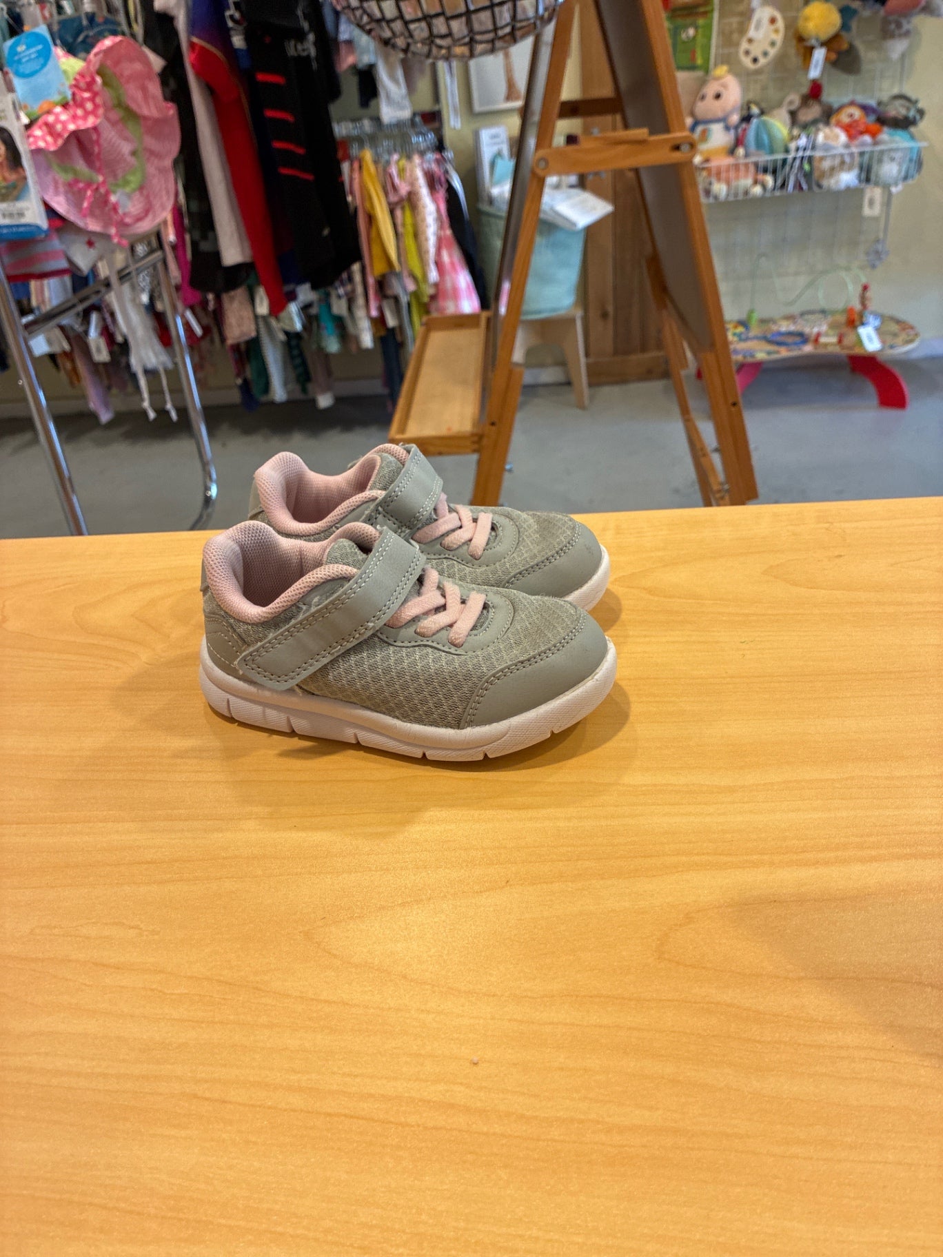 Sneakers | Size Little Kids 8