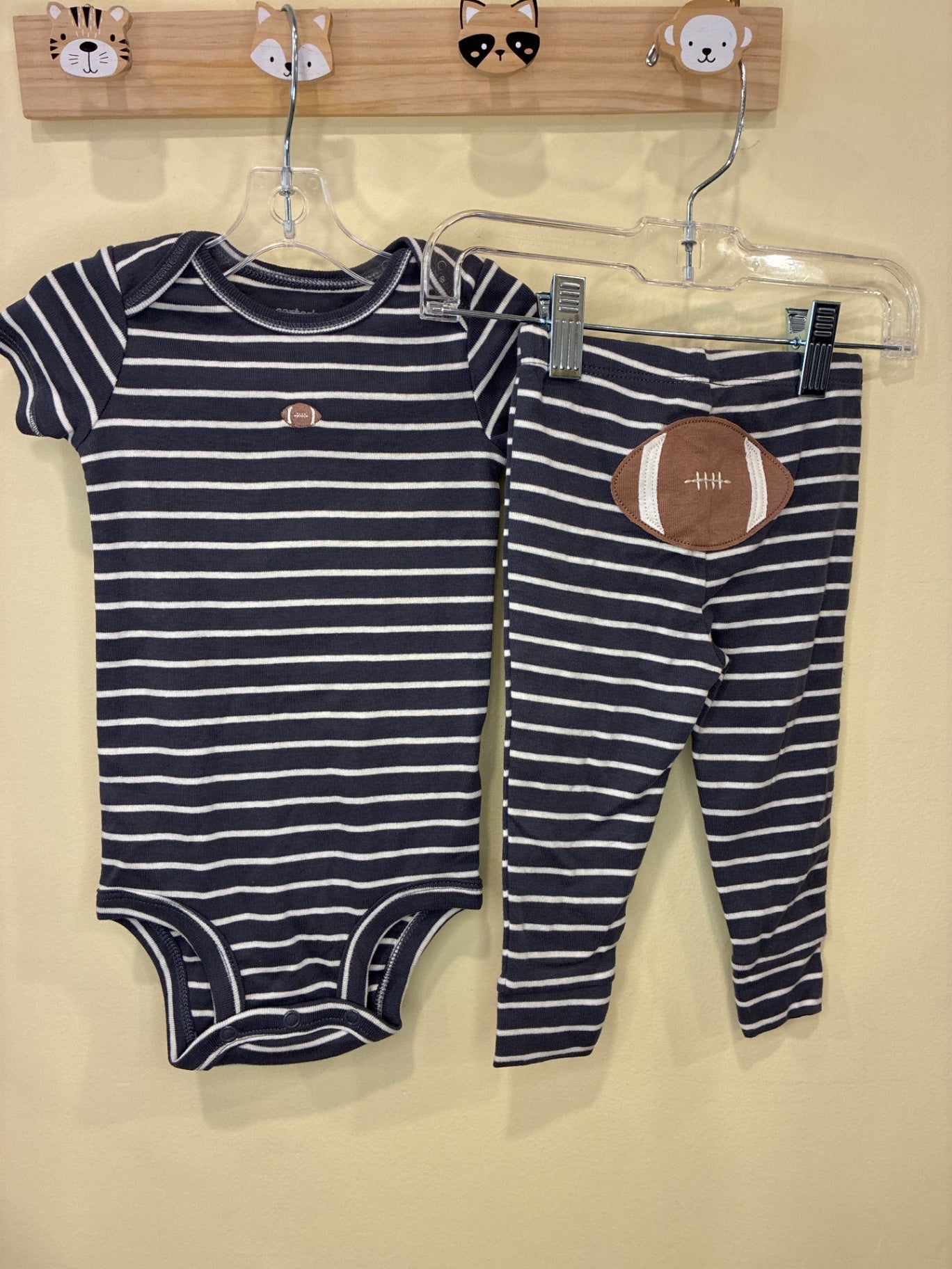 Carter's Outfit | Size 9 months