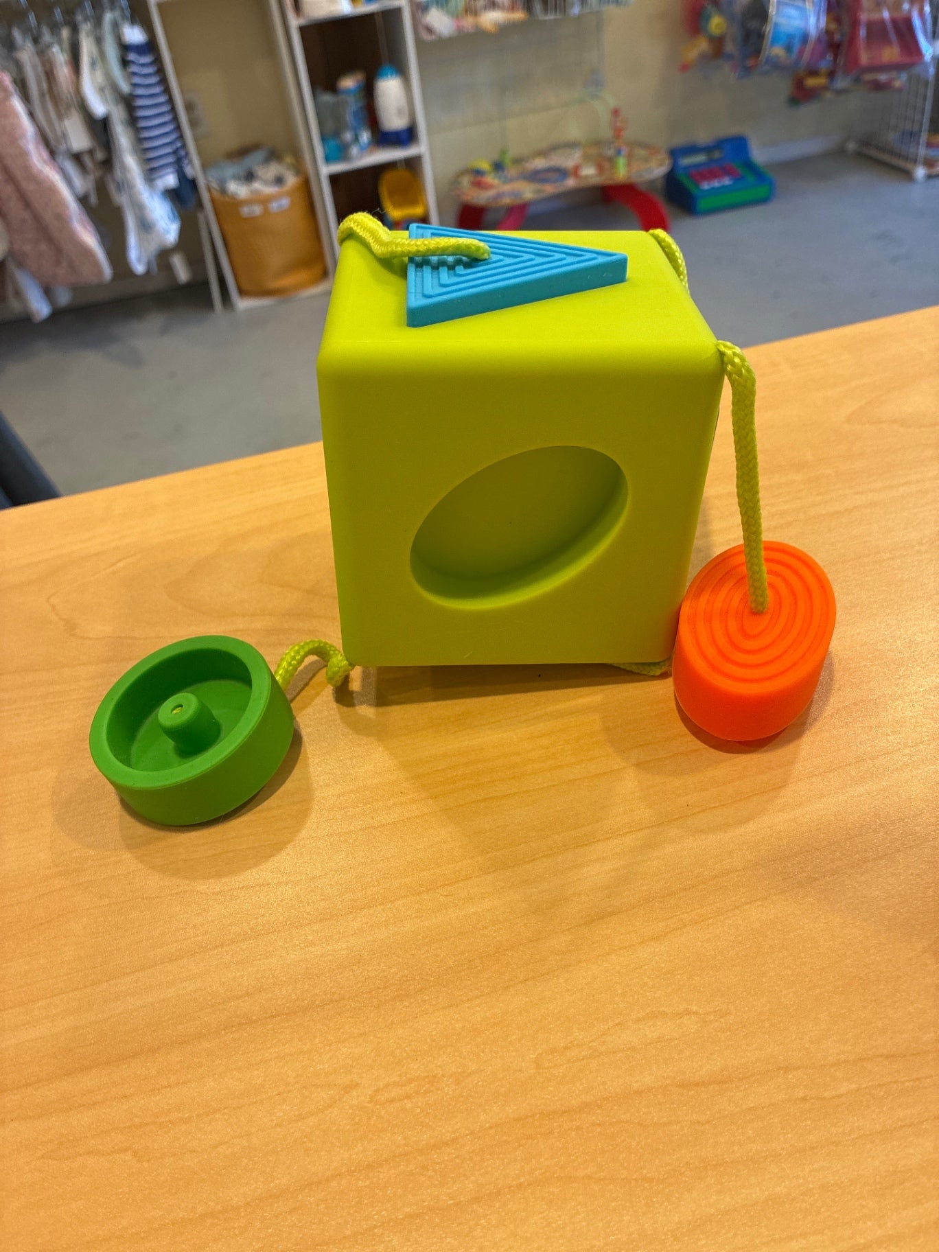 Fat Brain Toys | Oombee Cube