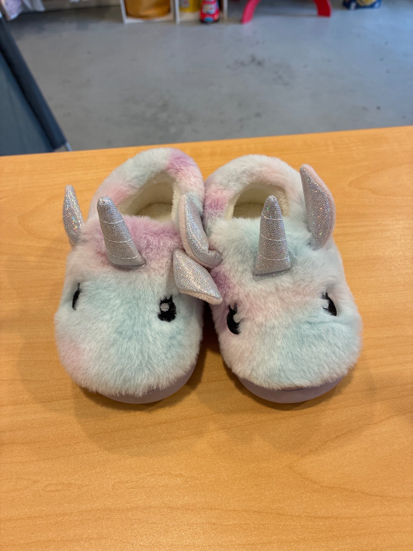 Slippers | Size Little Kids 6-7