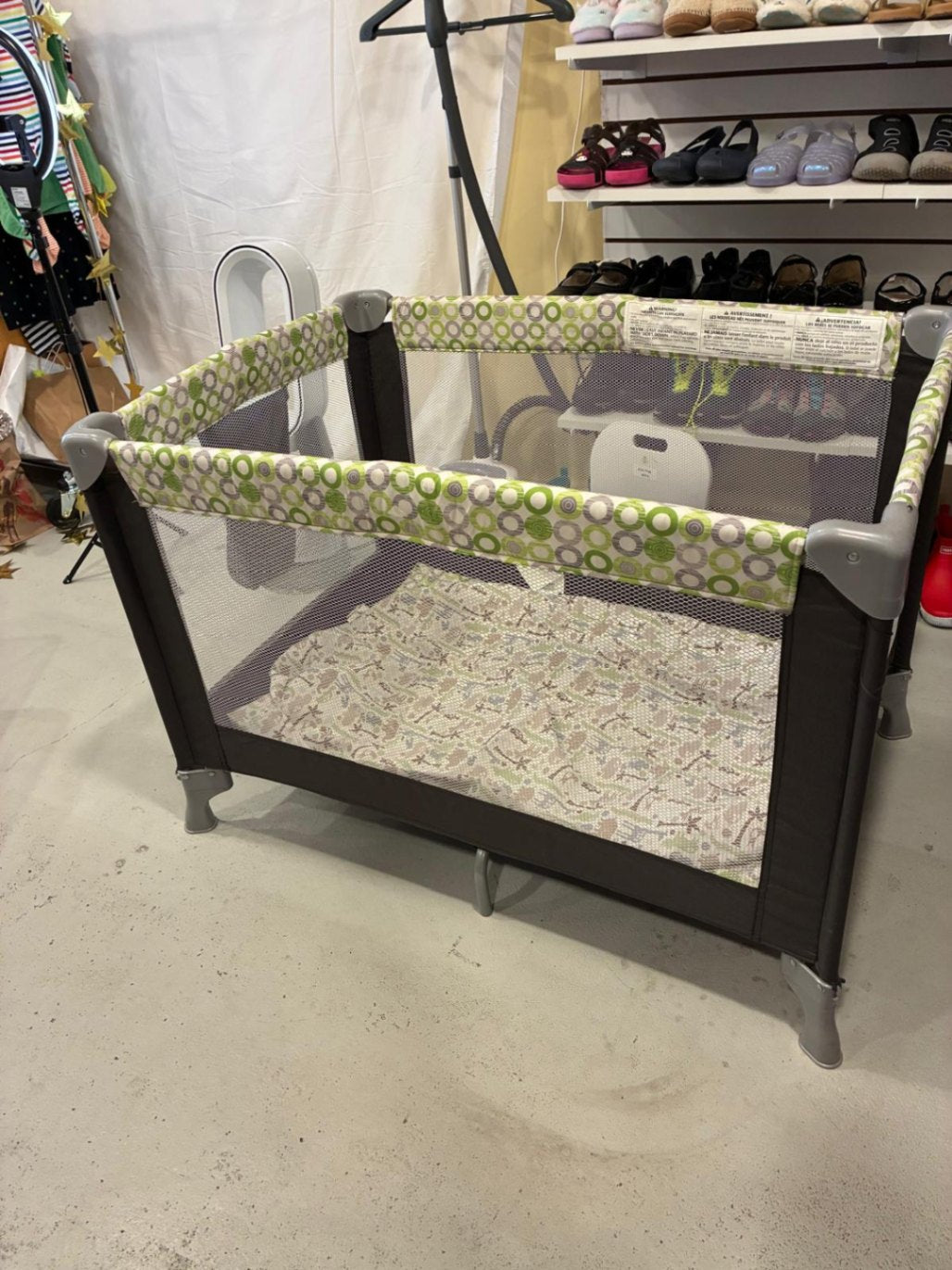 Evenflo | Play yard & Sheet