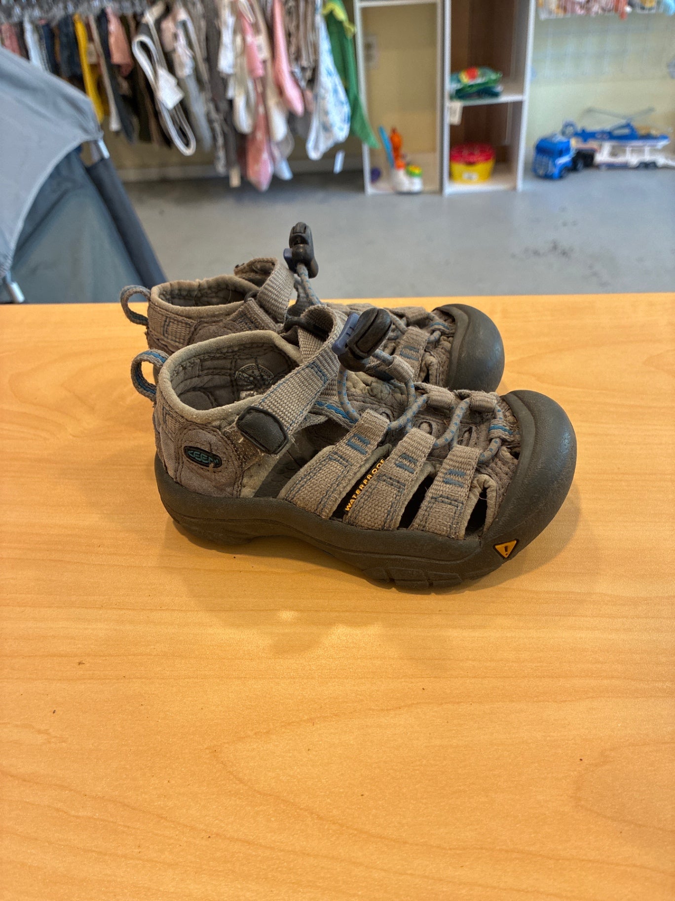 KEEN Sandals | Size Little Kids 8